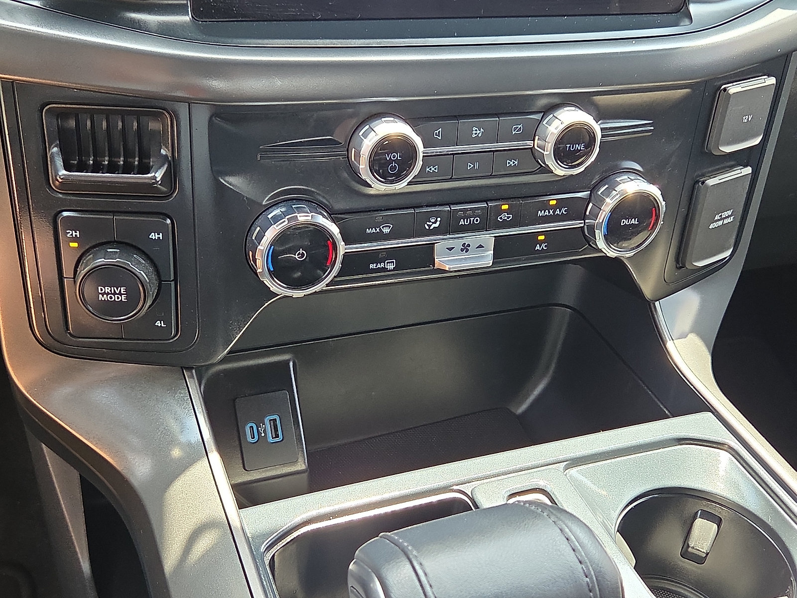 Used 2024 Ford F150 XLT w/ XLT Black Appearance Package AWD/4WD image 19