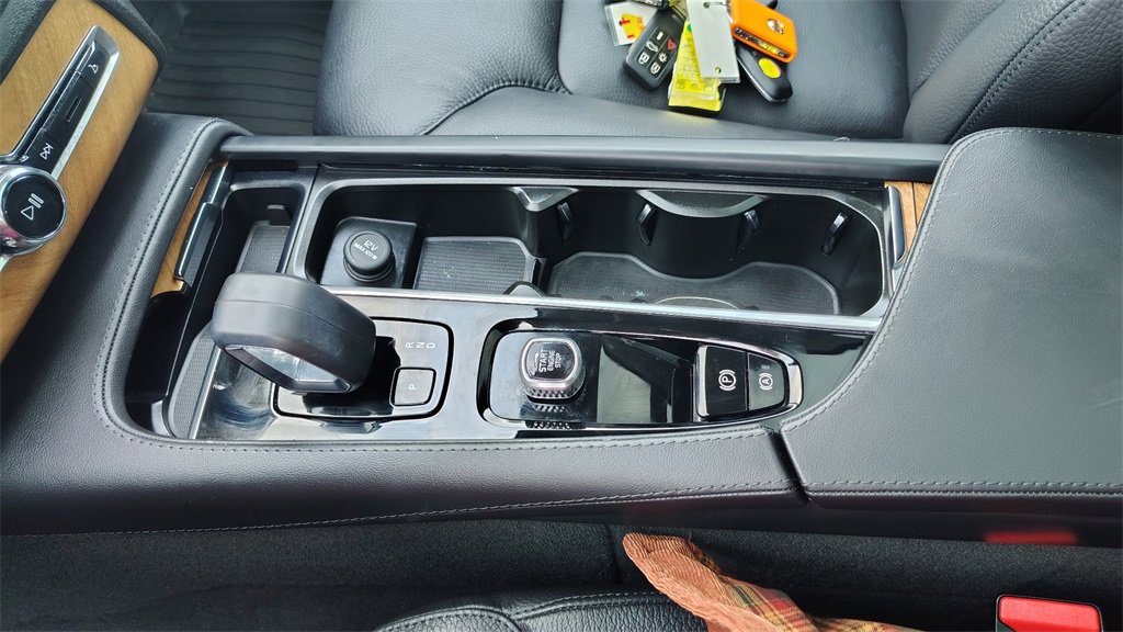 Certified 2024 Volvo XC90 T8 Plus w/ Protection Package Premier image 23