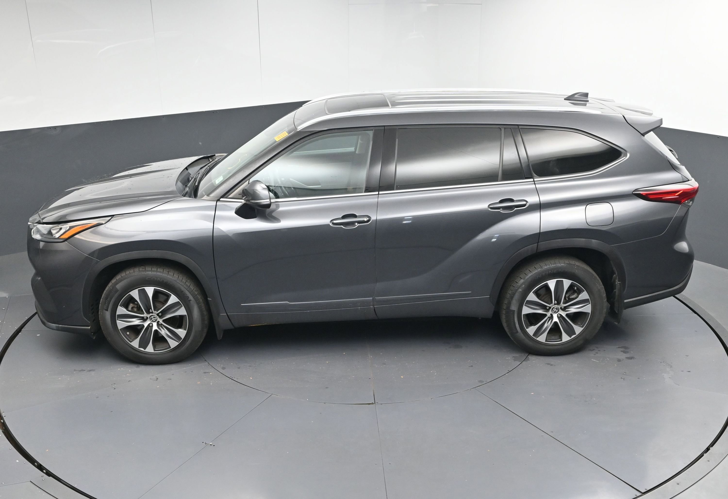 Used 2020 Toyota Highlander XLE image 39