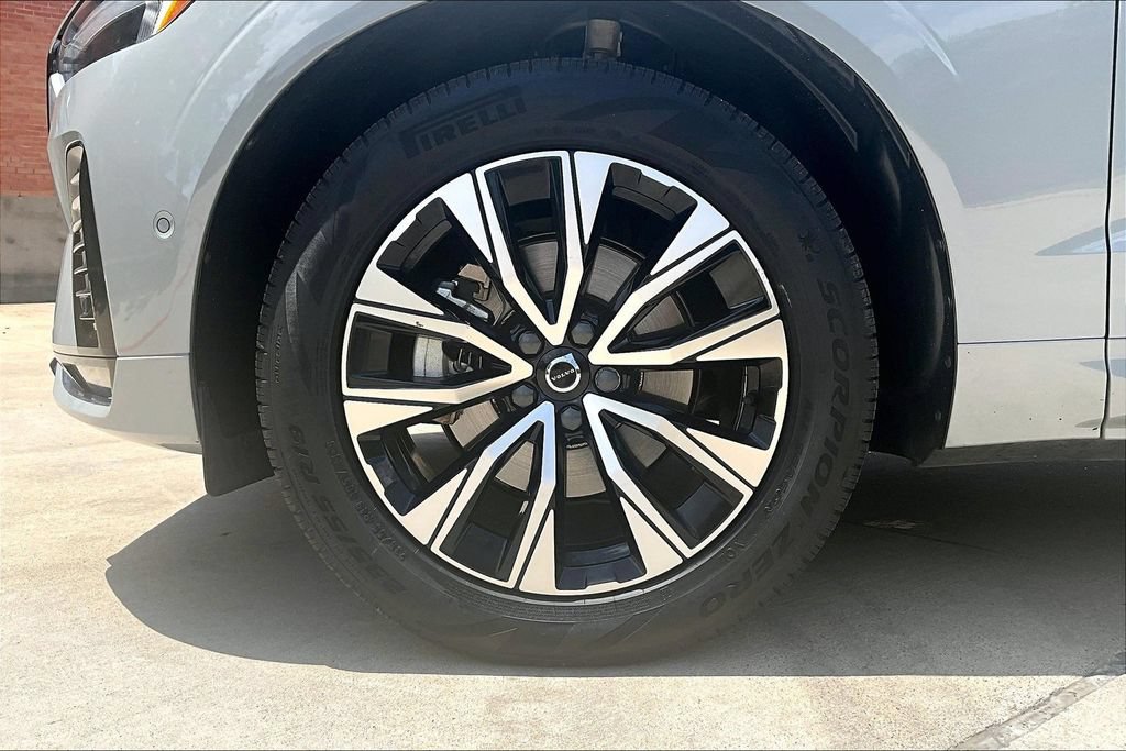 Certified 2024 Volvo XC60 B5 Plus w/ Protection Package Premier AWD/4WD image 11