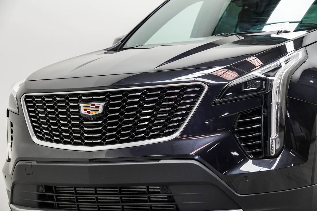 Used 2023 Cadillac XT4 Premium Luxury w/ Technology Package AWD/4WD image 2