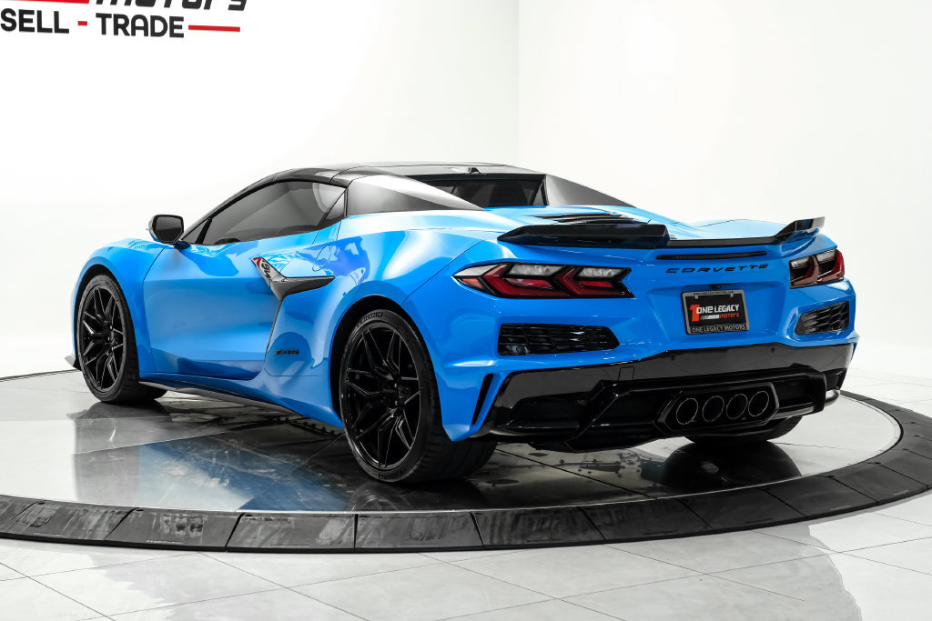 Used 2025 Chevrolet Corvette Z06 RWD image 18