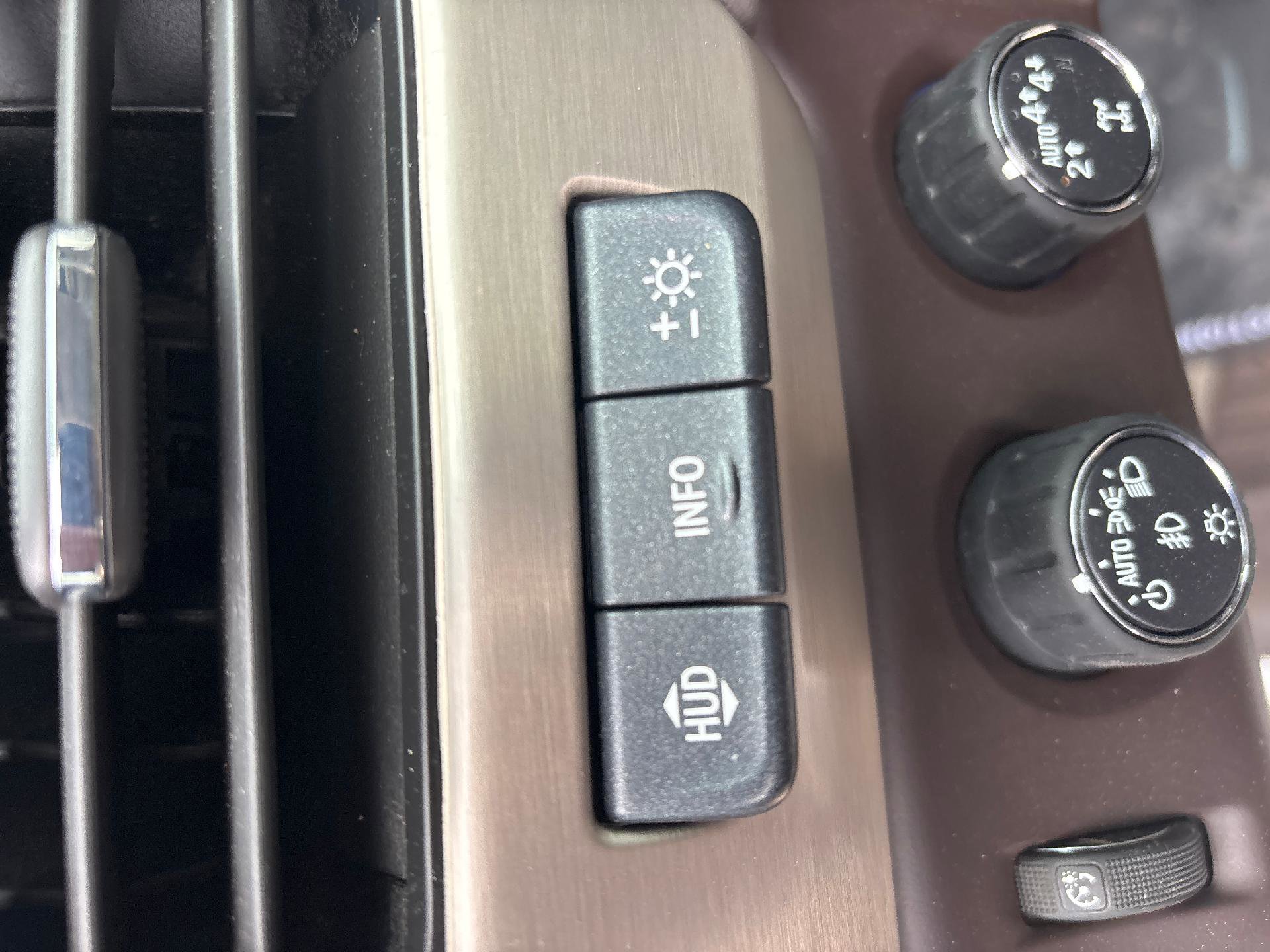 Used 2020 GMC Yukon XL Denali w/ Denali Premium Package image 19