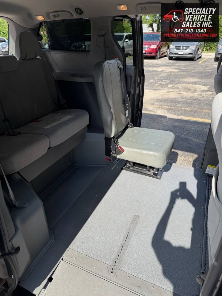 Used 2018 Toyota Sienna LE FWD image 14