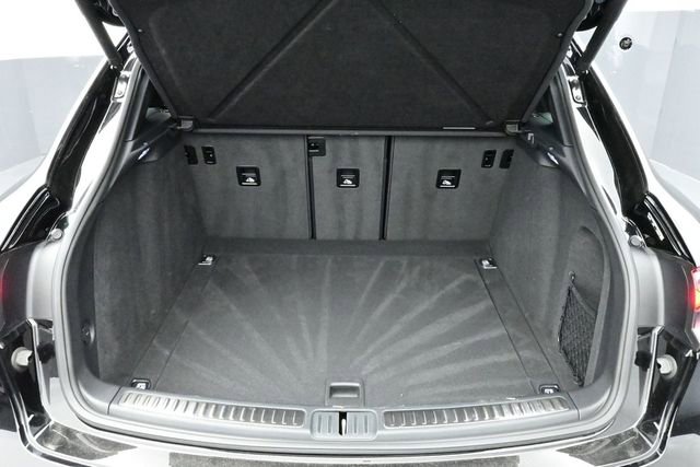 Certified 2025 Porsche Macan AWD/4WD image 16