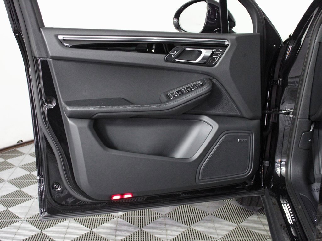 Used 2026 Porsche Macan image 15