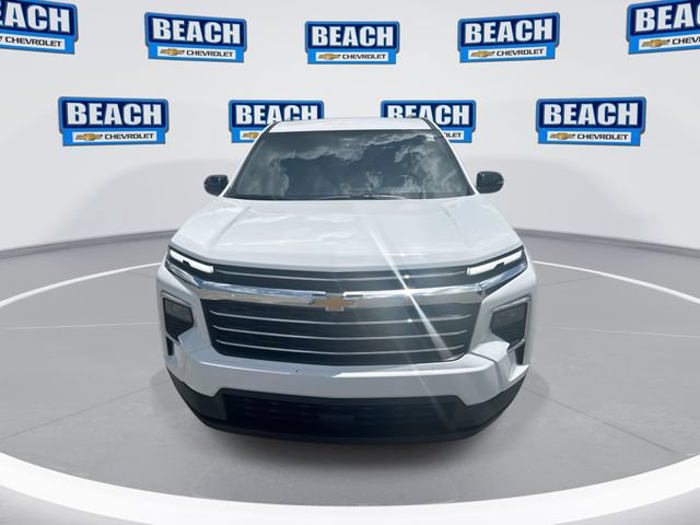 Used 2025 Chevrolet Traverse LT FWD image 3