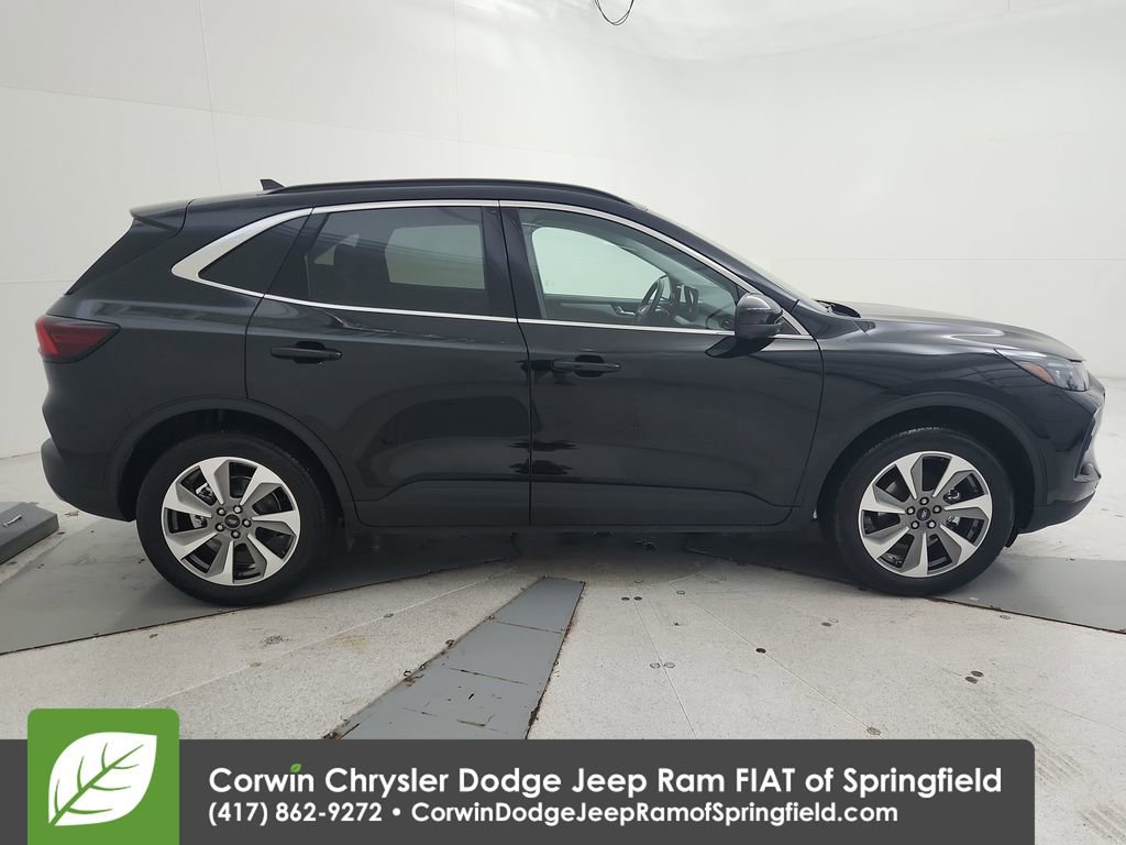 Used 2024 Ford Escape Platinum w/ Premium Technology Package image 9