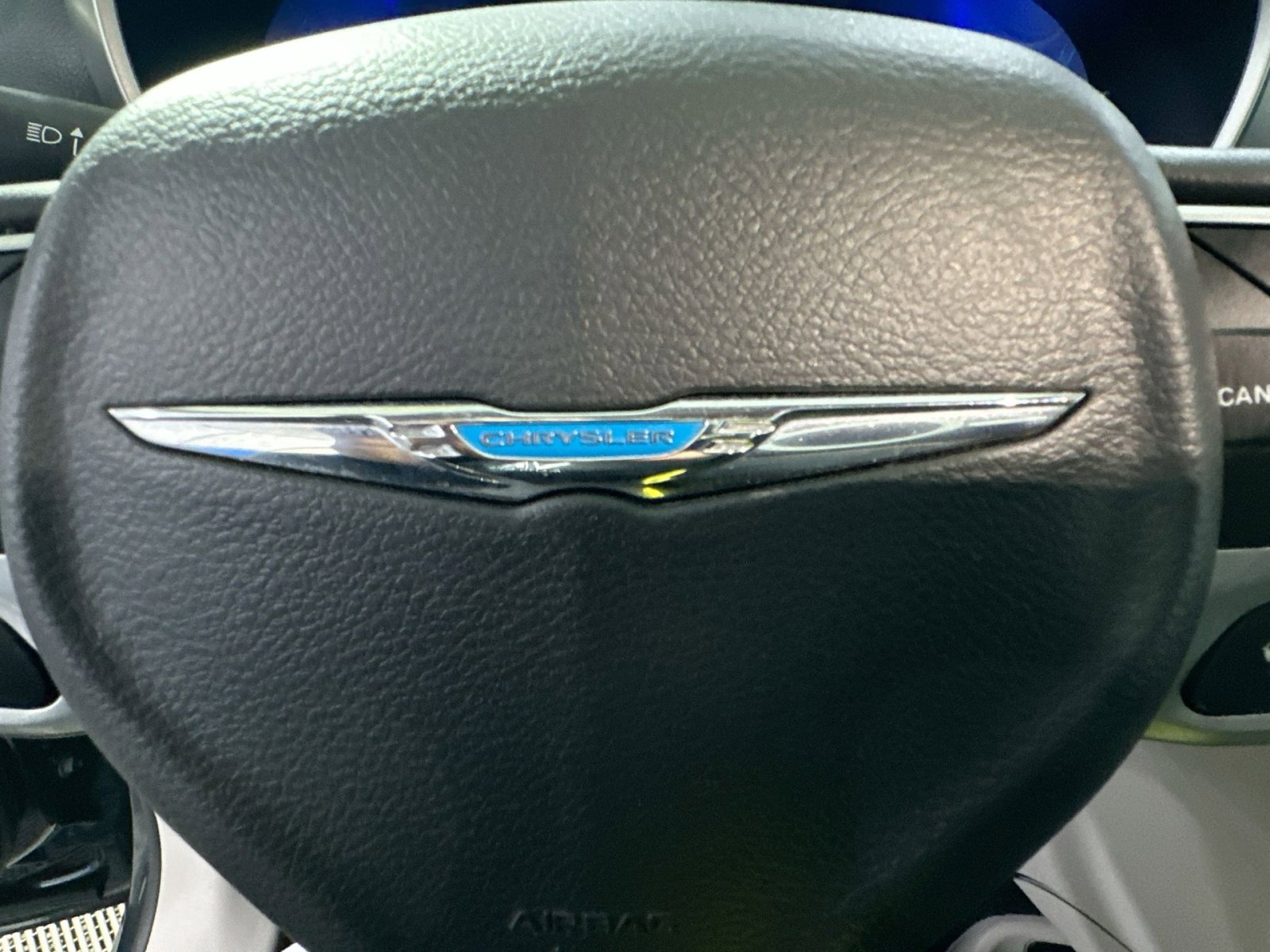 Used 2021 Chrysler Pacifica Touring-L image 19