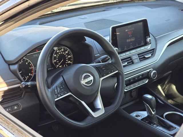 Used 2024 Nissan Altima 2.5 SV image 17