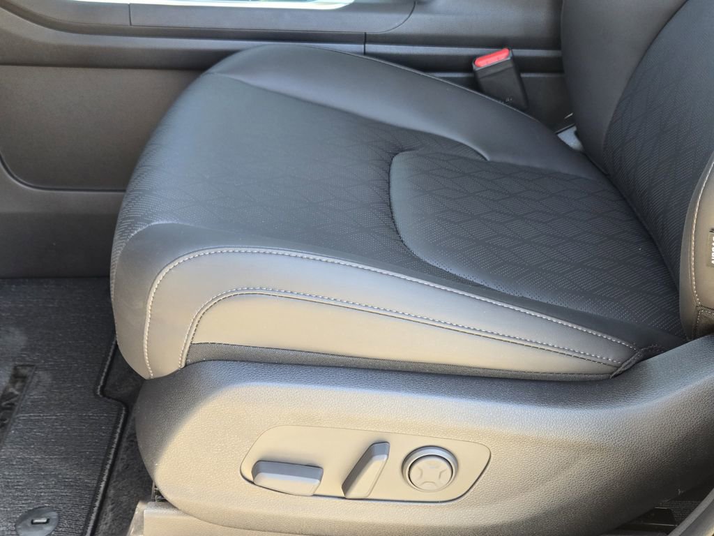 New 2026 Kia Carnival SX w/ SX Dark Edition Package FWD image 17