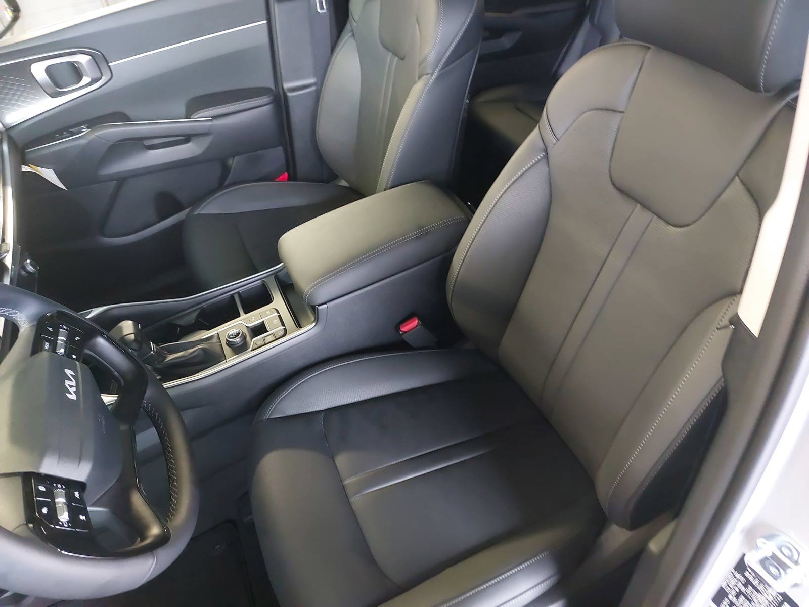 New 2026 Kia Sorento S w/ S Panoramic Sunroof Package FWD image 16