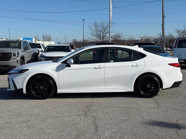 Used 2025 Toyota Camry SE image 2