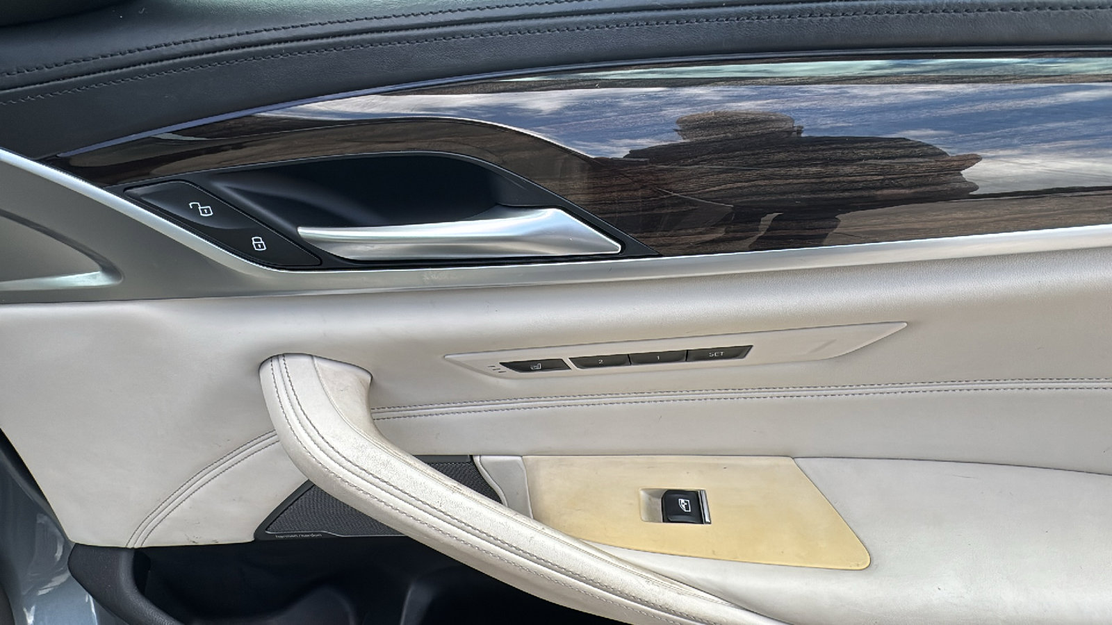 Used 2019 BMW 540i w/ M Sport Package image 31