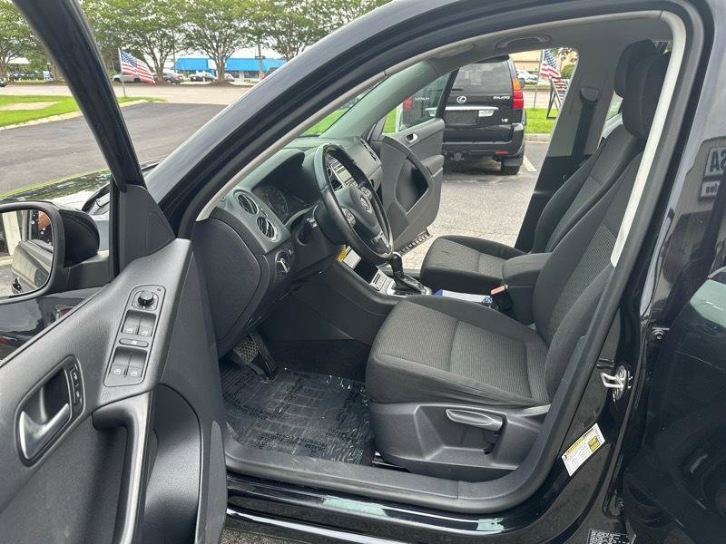 Used 2013 Volkswagen Tiguan S image 34