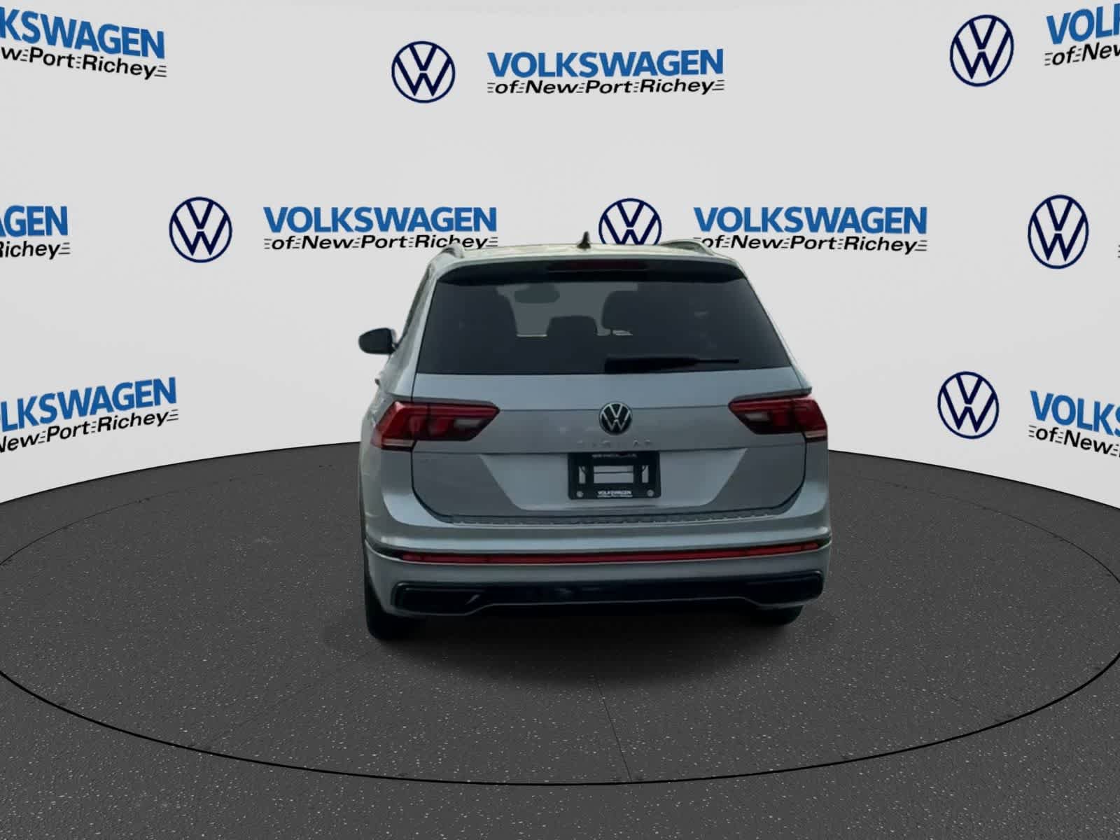 Used 2023 Volkswagen Tiguan SE R-Line FWD image 7