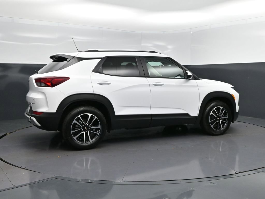 New 2026 Chevrolet TrailBlazer LT w/ LT Cold Weather Package FWD image 8