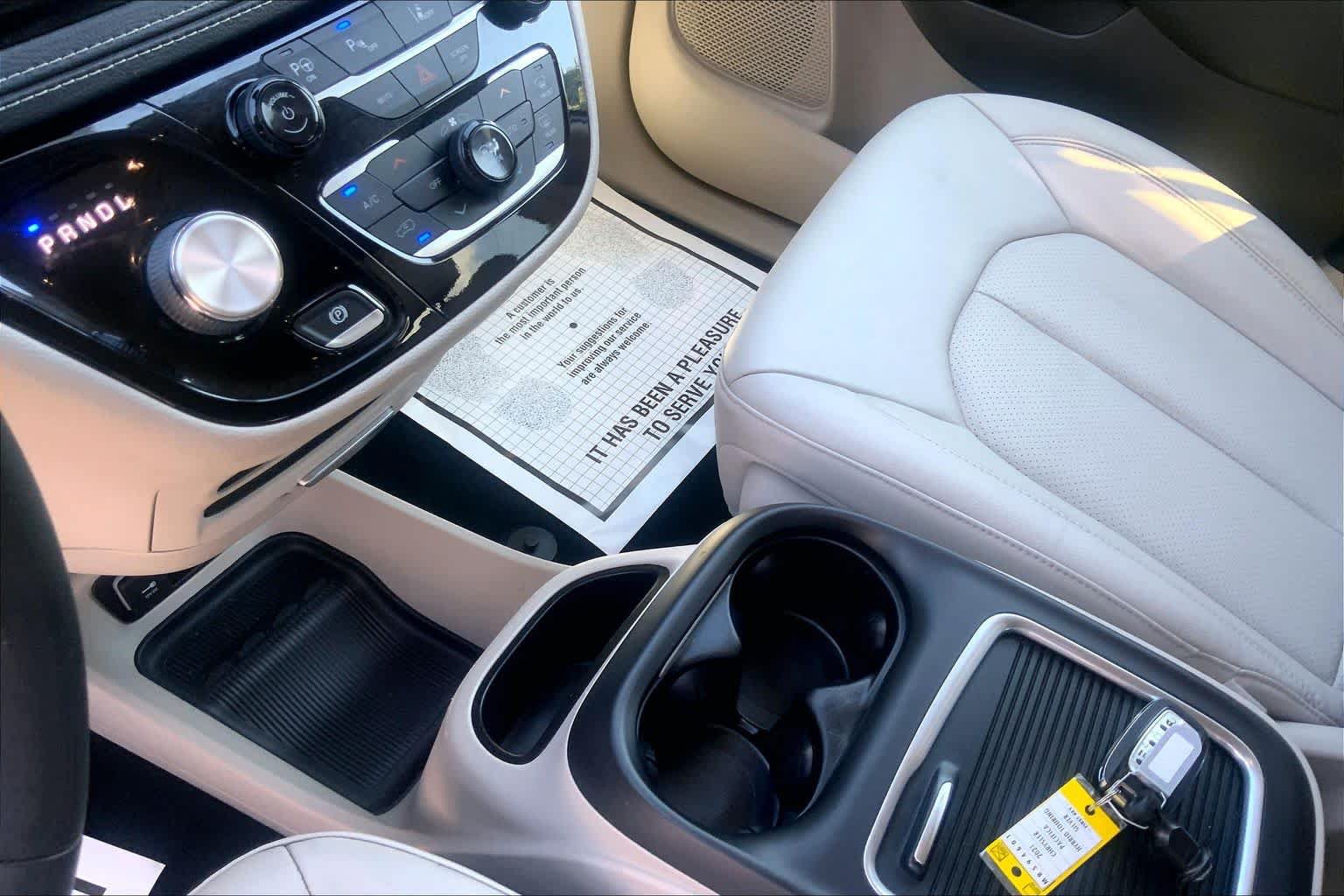 Used 2021 Chrysler Pacifica Touring-L FWD image 15