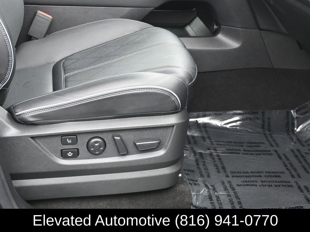 Used 2025 INFINITI QX80 Sensory image 7