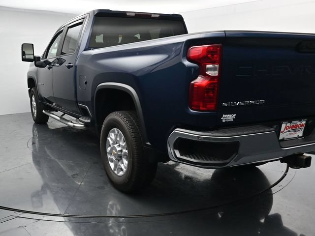 Used 2022 Chevrolet Silverado 2500 LT w/ Convenience Package AWD/4WD image 3