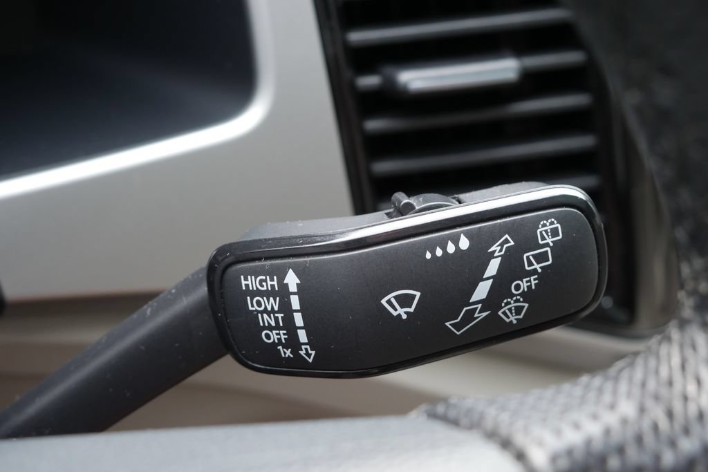 Used 2023 Volkswagen Atlas SEL R-Line AWD/4WD image 18