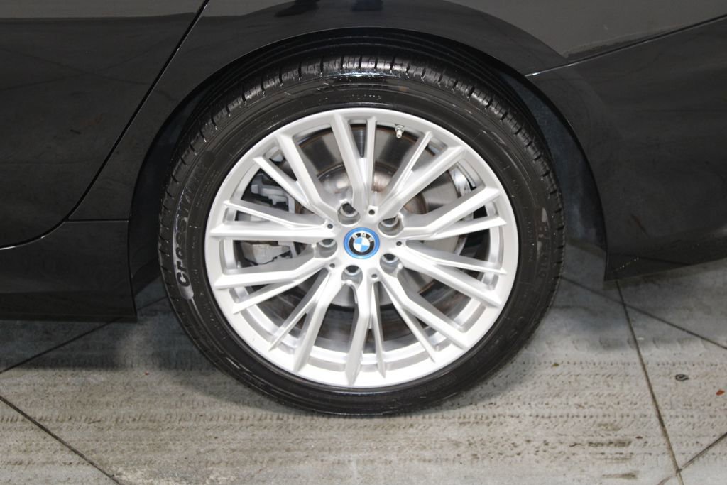 Used 2024 BMW 330e image 16