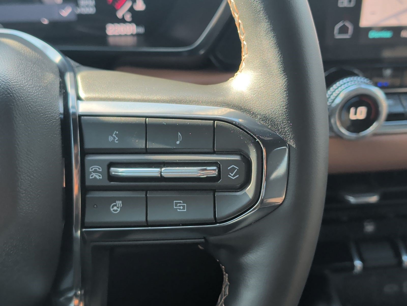 Used 2024 GMC Canyon AT4 w/ AT4 Premium Package AWD/4WD image 15