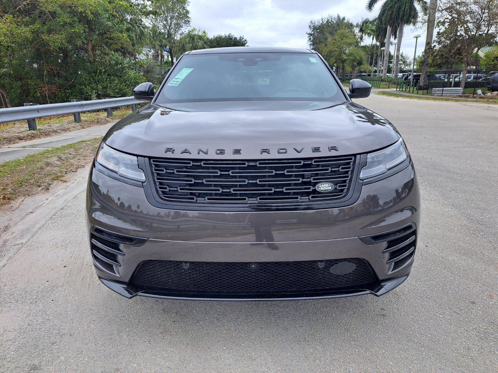 New 2025 Land Rover Range Rover Velar Dynamic SE image 6