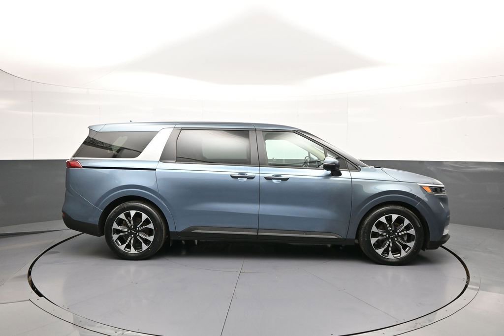 Used 2024 Kia Carnival EX FWD image 5