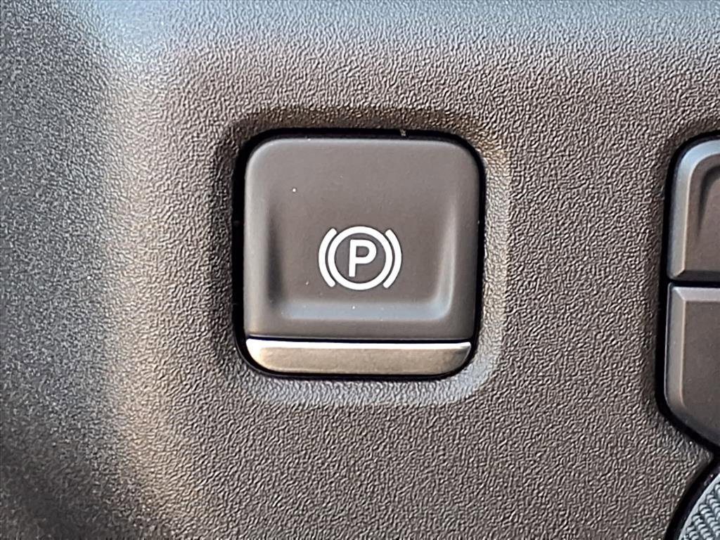 Used 2025 Chevrolet Silverado 1500 LT image 10