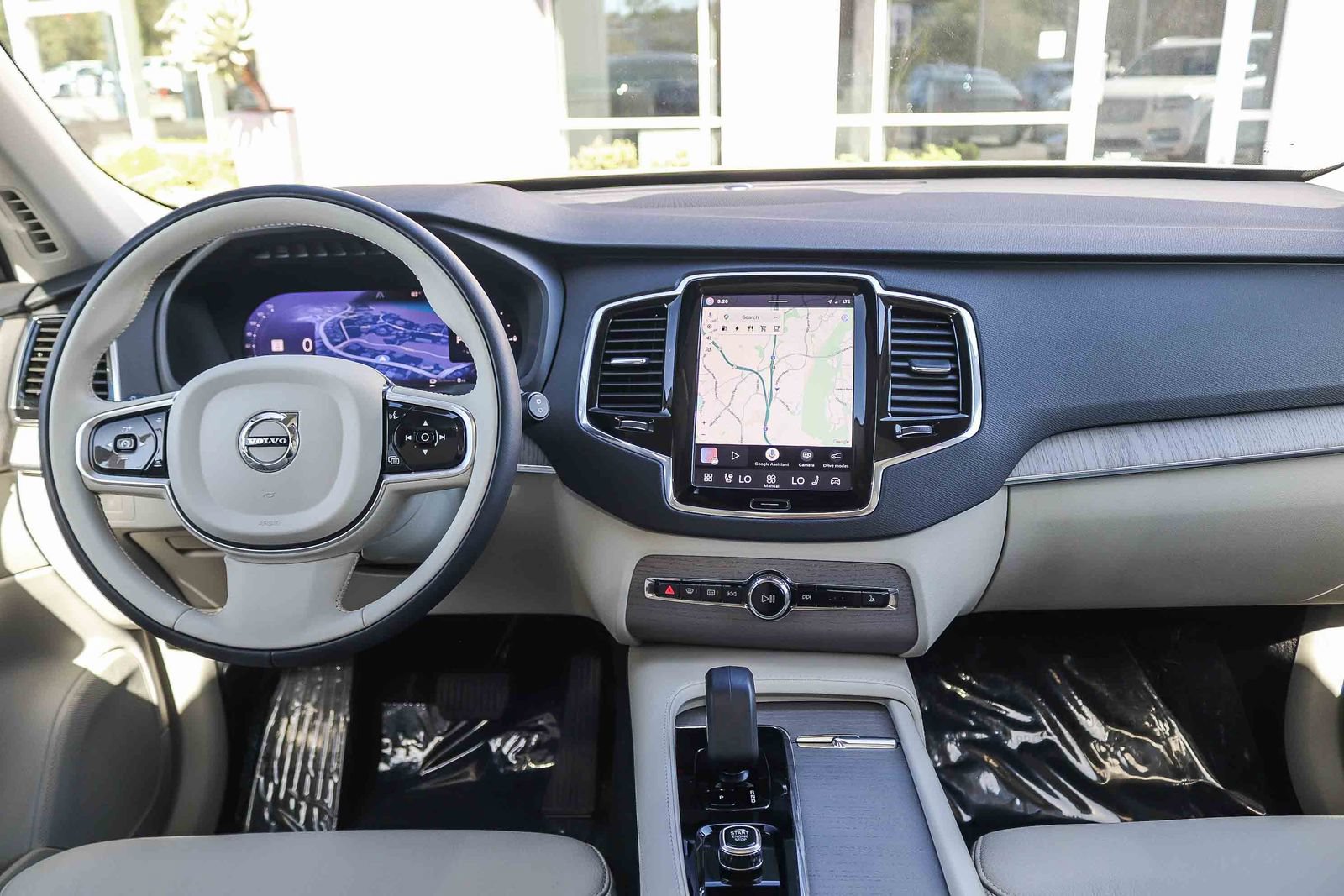 Used 2025 Volvo XC90 T8 Plus w/ Protection Package Premier AWD/4WD image 14