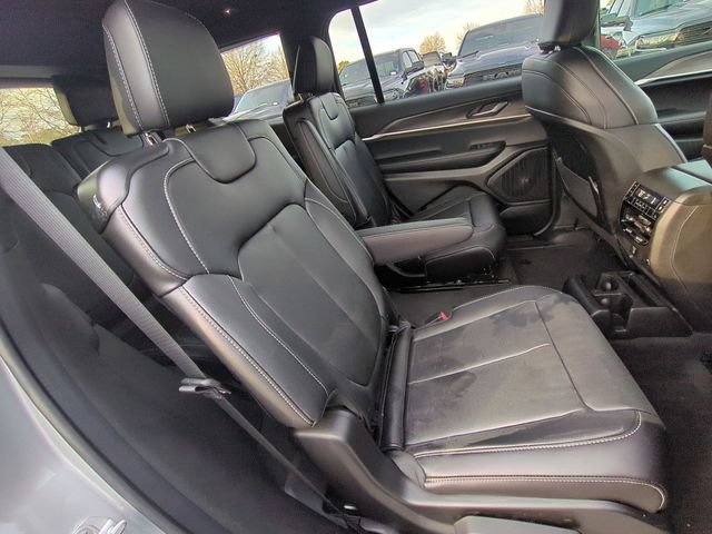 New 2025 Jeep Grand Cherokee L Limited w/ Black Appearance Package AWD/4WD image 39