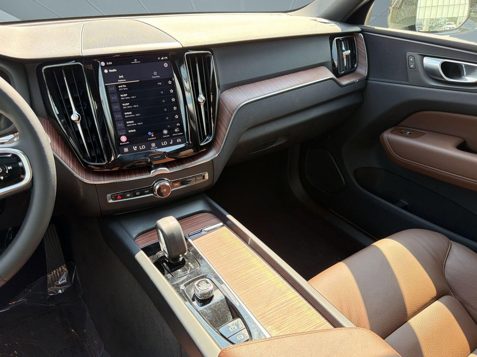 Certified 2024 Volvo XC60 B5 Plus w/ Climate Package AWD/4WD image 27