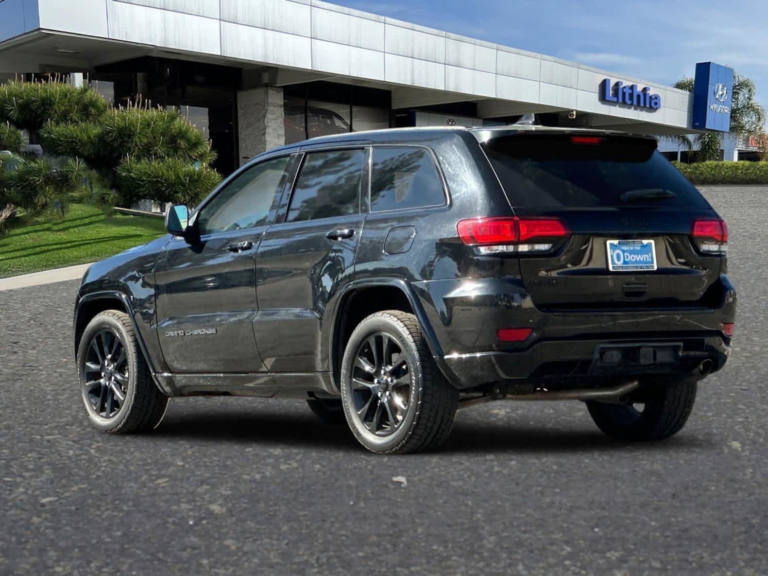 Used 2017 Jeep Grand Cherokee Altitude AWD/4WD image 7
