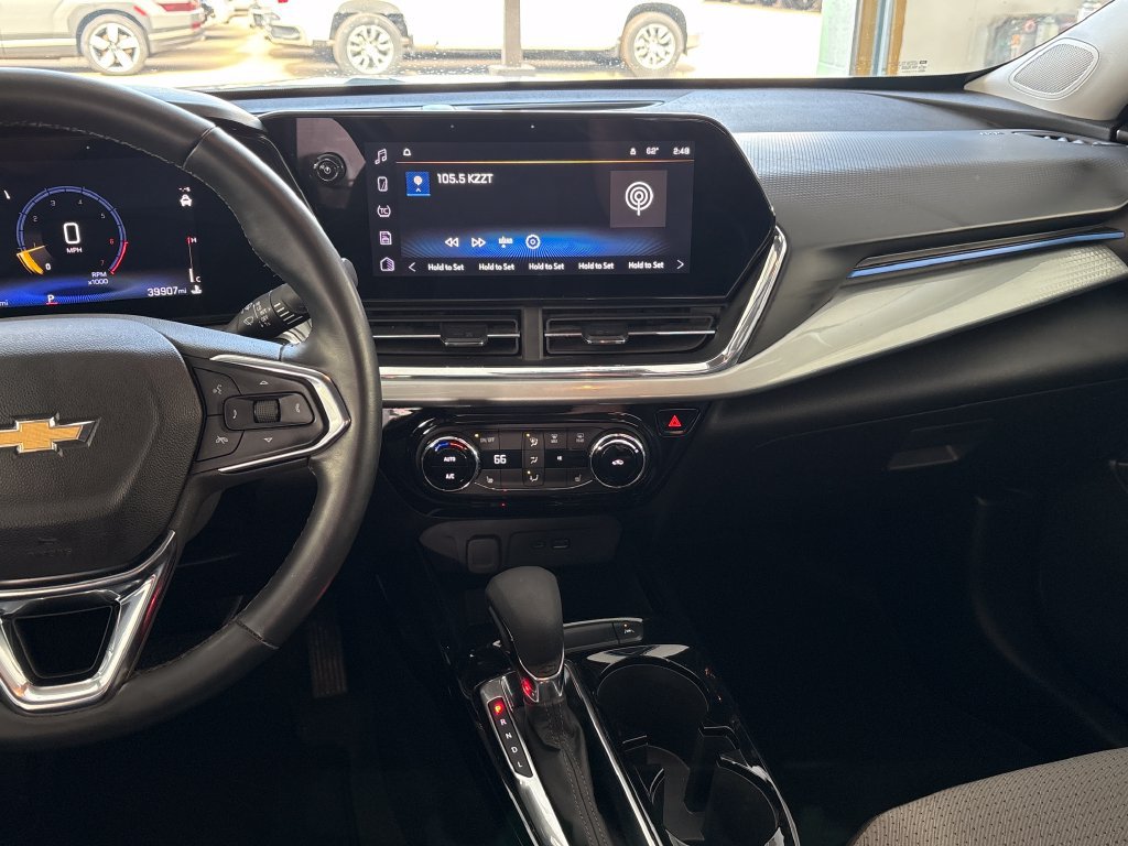 Used 2025 Chevrolet Trax LT w/ Driver Confidence Package FWD image 25