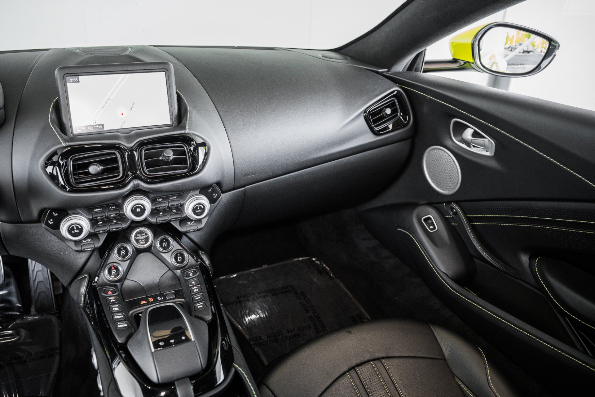 Used 2020 Aston Martin V8 Vantage Coupe RWD image 19