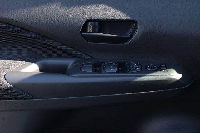 New 2025 Nissan Kicks Play S image 24