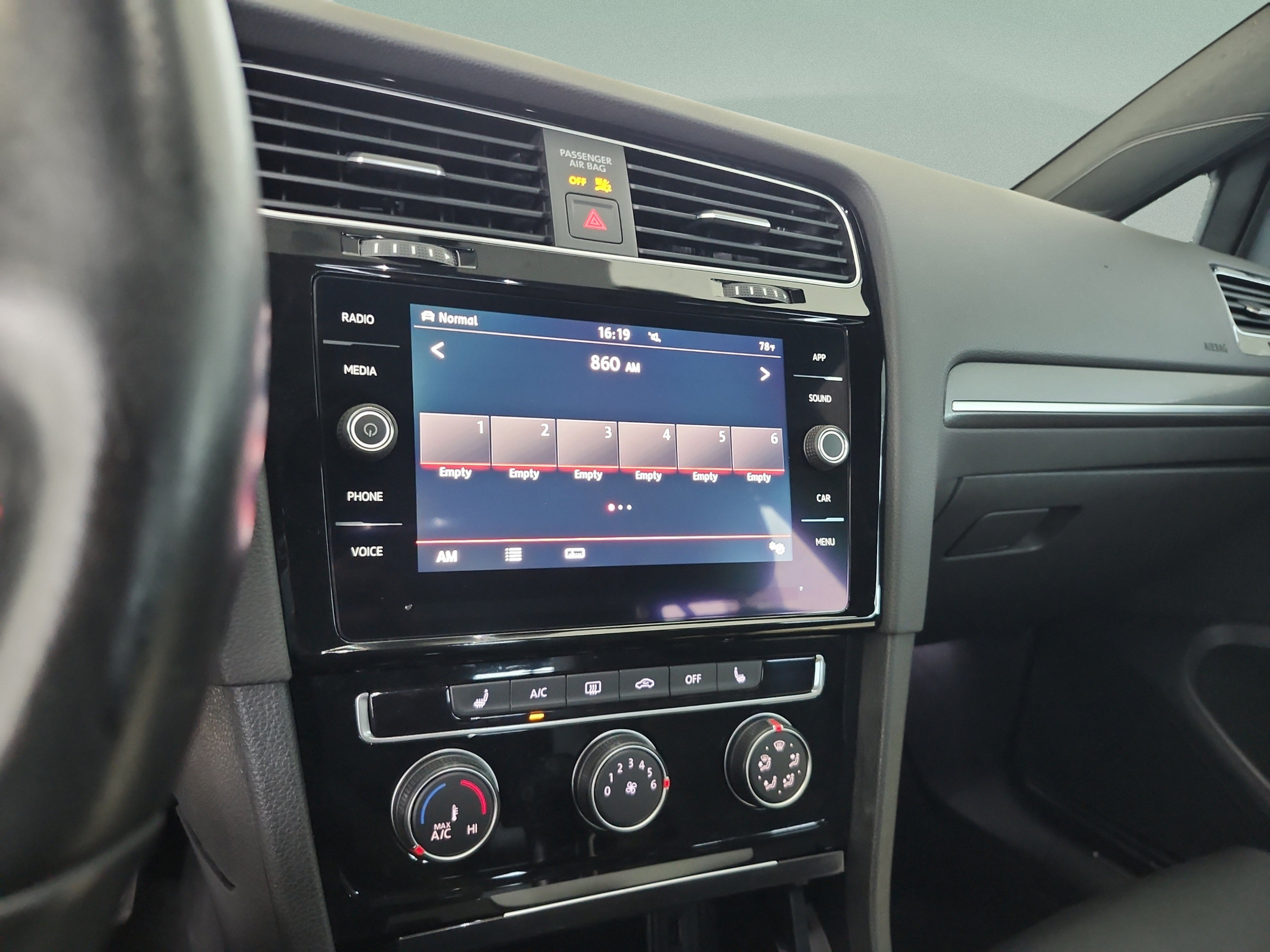 Used 2019 Volkswagen Golf 4-Door FWD image 12