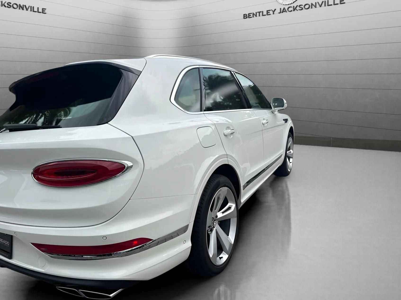 Certified 2025 Bentley Bentayga AWD/4WD image 58