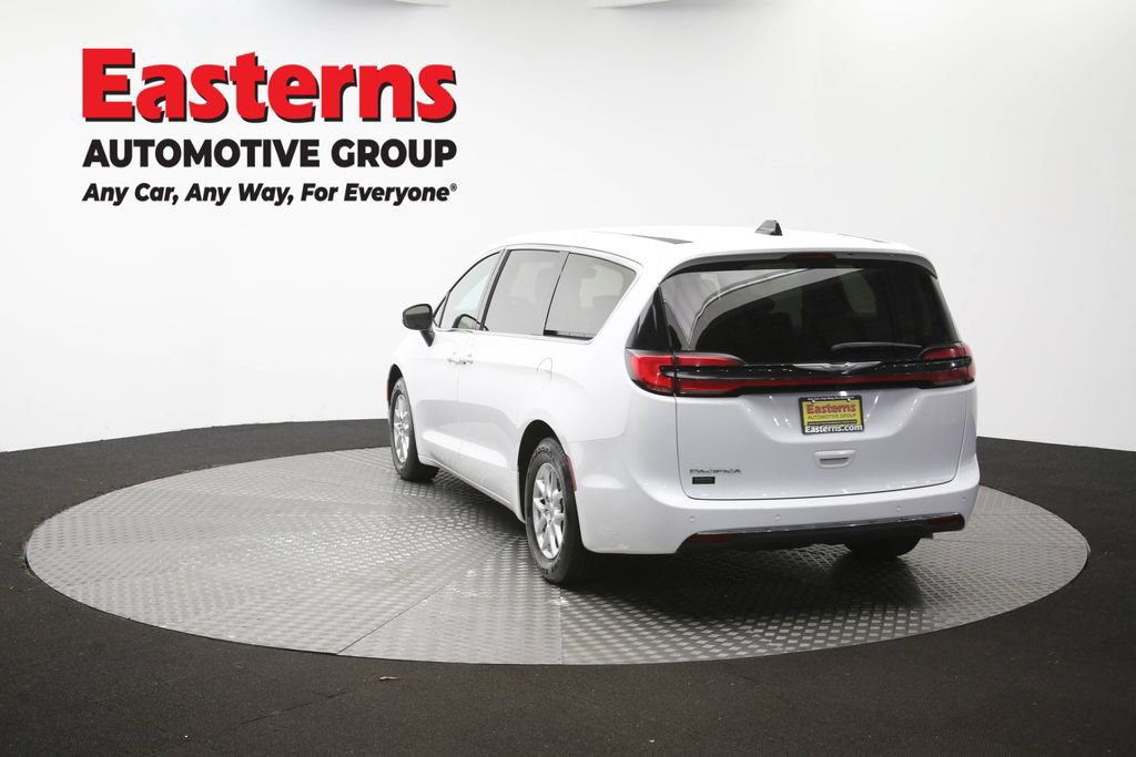 Used 2023 Chrysler Pacifica Touring-L FWD image 67