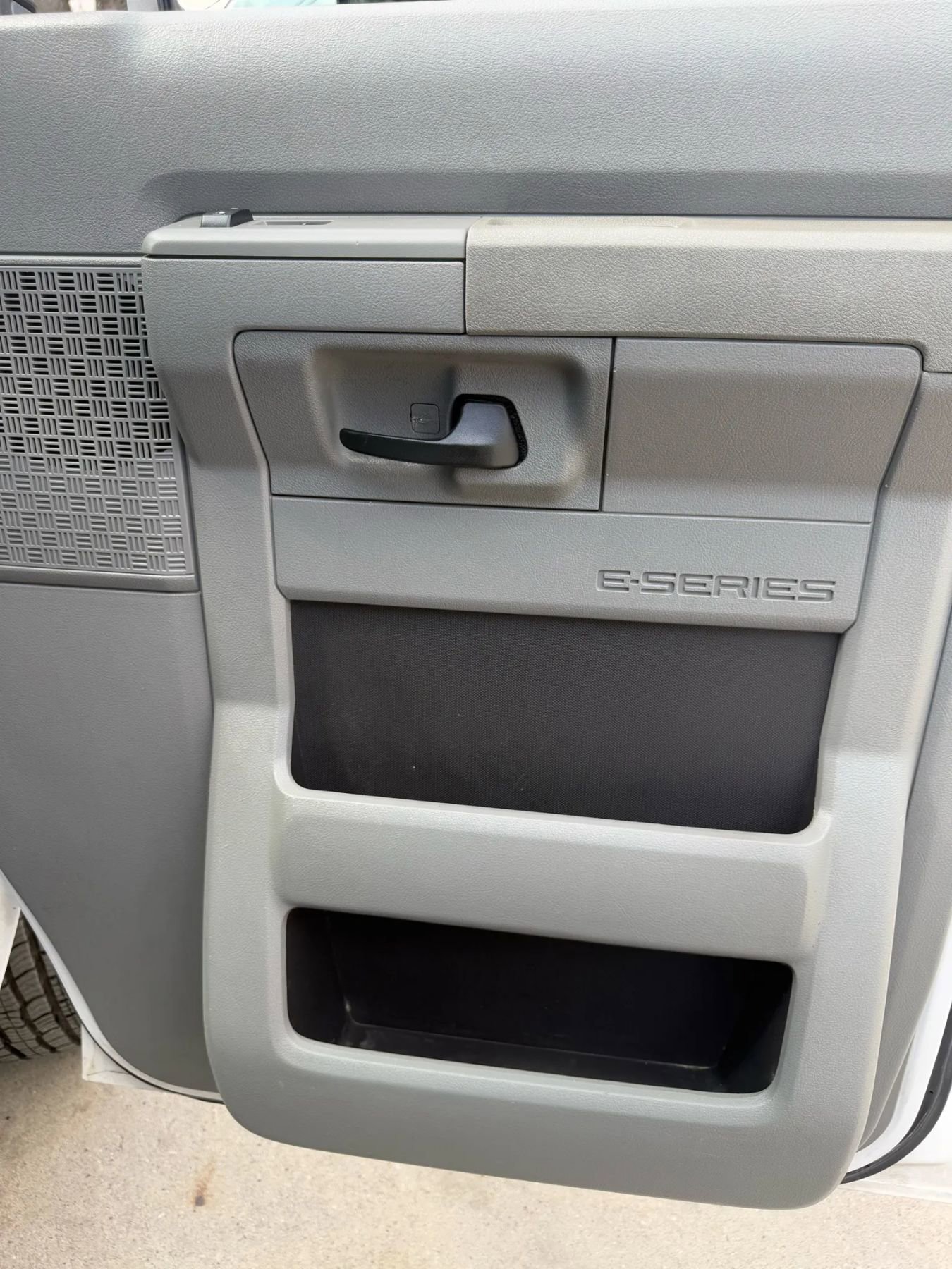 Used 2011 Ford E-250 and Econoline 250 Extended w/ PWR Group image 15