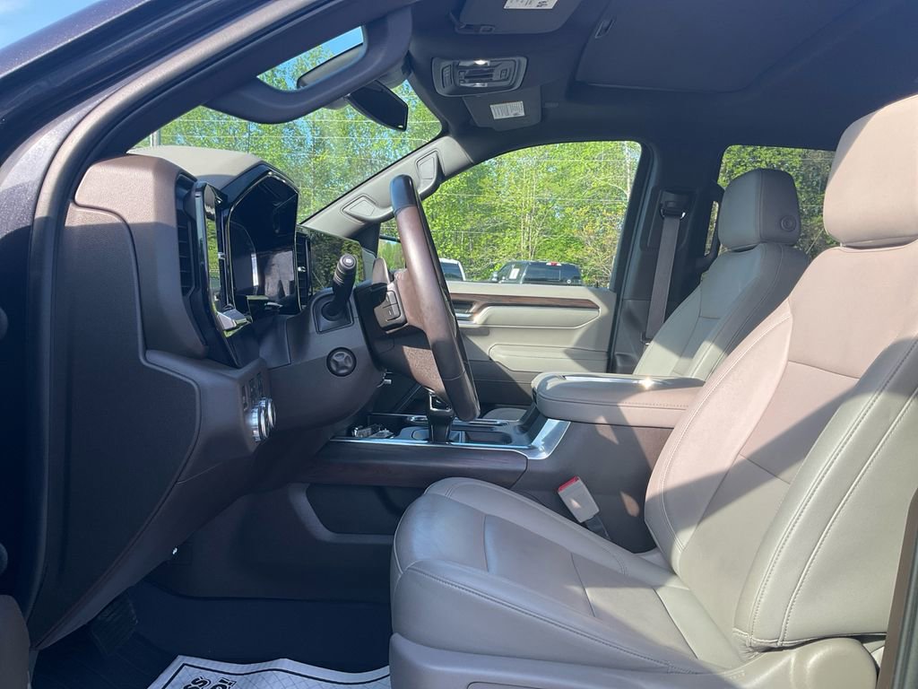 Used 2022 GMC Sierra 1500 SLT w/ SLT Premium Plus Package AWD/4WD image 16