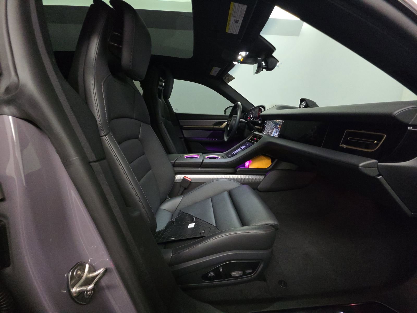 Used 2025 Porsche Taycan 4 Cross Turismo w/ Premium Package image 9