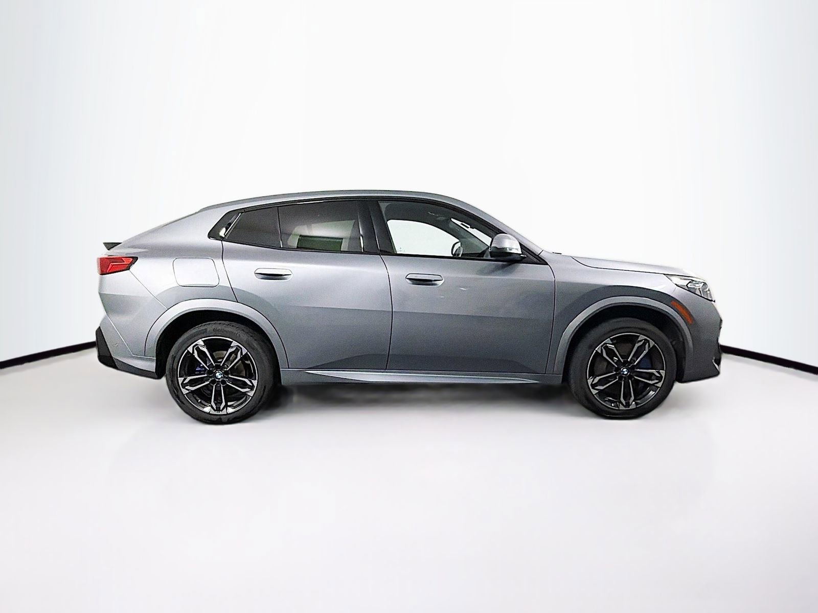 Used 2025 BMW X2 xDrive28i w/ M Sport Package image 8