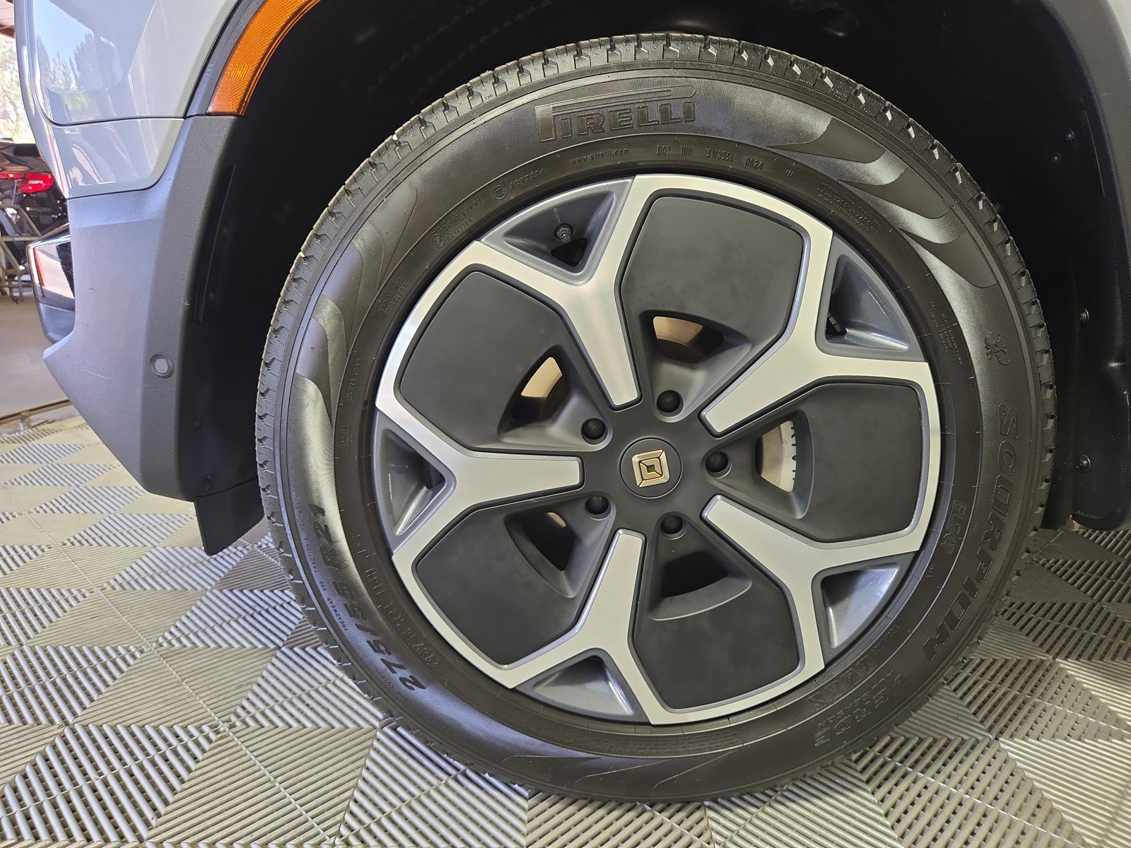 Used 2024 Rivian R1T Adventure AWD/4WD image 9