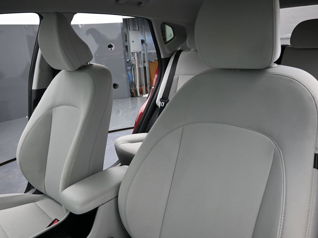 Used 2025 Hyundai Kona SEL image 9