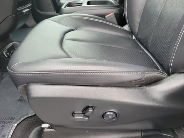 Used 2025 Chrysler Pacifica Select FWD image 21