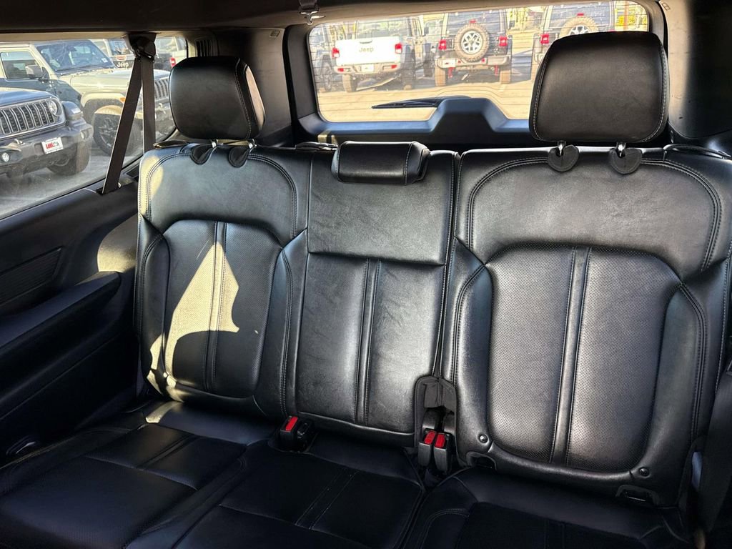 Used 2024 Jeep Wagoneer L Series II w/ Flexible Seating Group RWD image 10