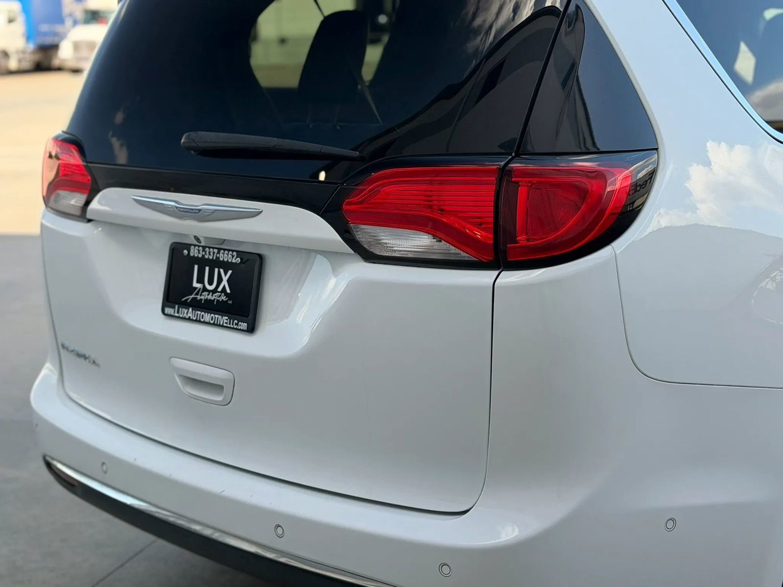 Used 2017 Chrysler Pacifica Touring-L Plus image 8