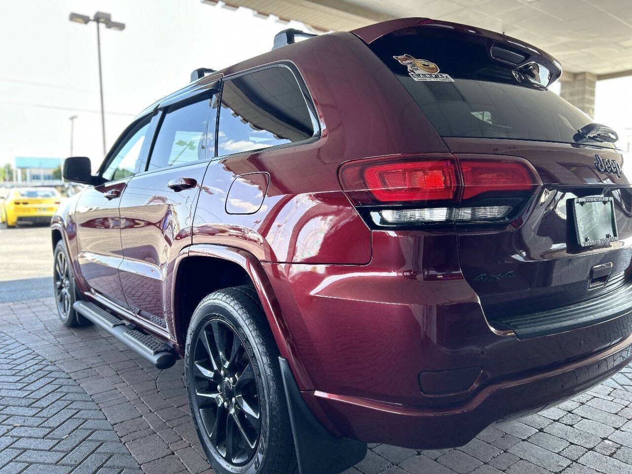 Used 2019 Jeep Grand Cherokee Altitude AWD/4WD image 10